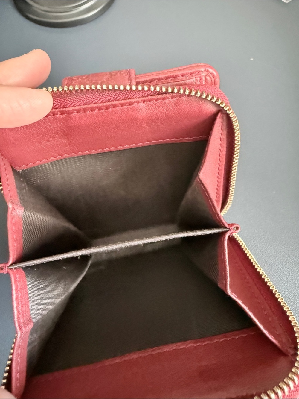 Red Gucci Embossed Compact Wallet - Picture 8 of 16